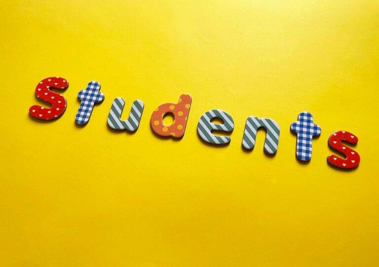 Dunia Mahasiswa Sekarang: Tantangan dan Peluang di Era Modern