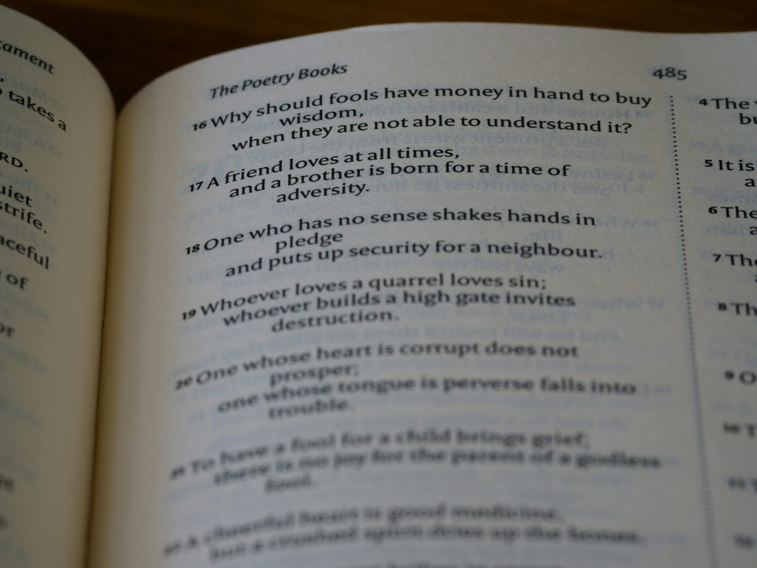 Manfaat Membaca Puisi bagi Anak Muda untuk Meningkatkan Kesadaran Literasi