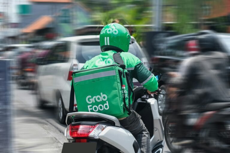 Makna Pekerjaan di Mata Ojol: Lebih dari Sekadar Gas Pol