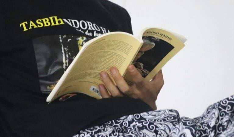 Membaca: Jalan Sunyi ke Jantung Dunia