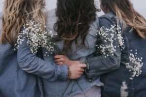 Perempuan dan Hal-hal yang Belum Selesai